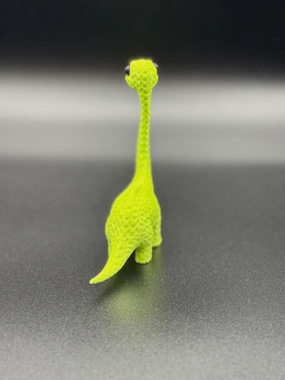 Langer Hals, große Augen  niedlicher Dino in Strickoptik mit Wunschfarbe oder Überraschung