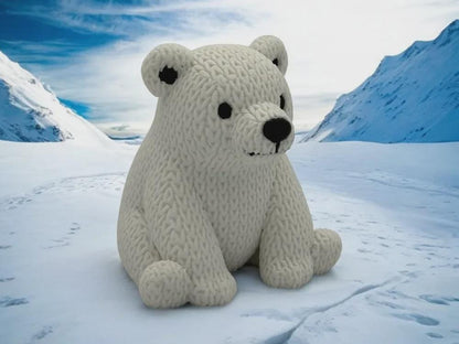 Kleiner niedlicher Eisbär in Strickoptik  als Geschenk, Kinderzimmer-Deko oder Sammlerstück