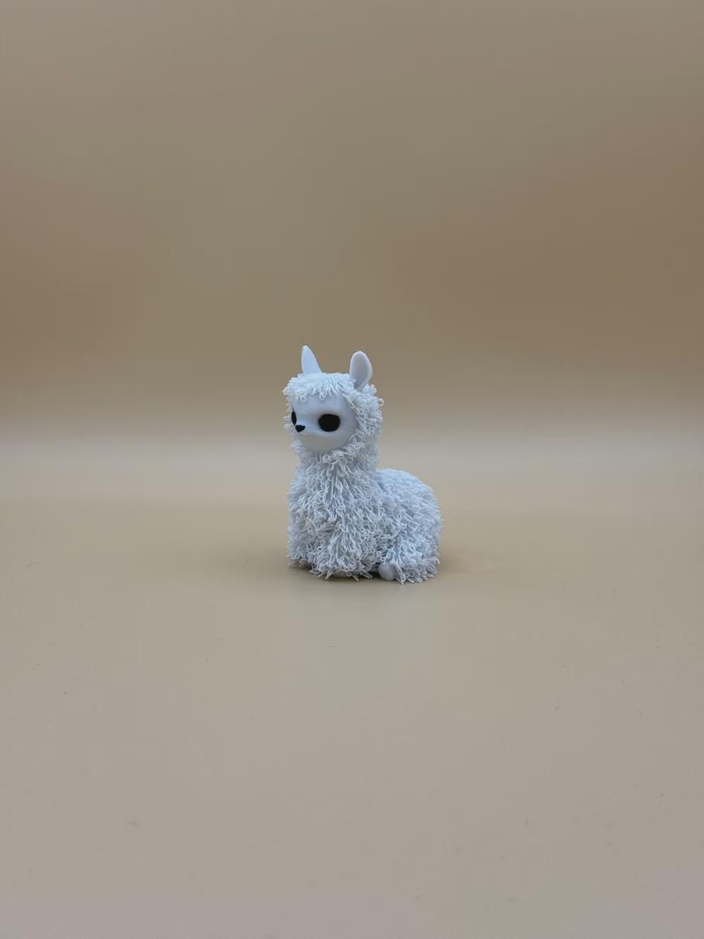 Kleines niedliches Lama in Strickoptik  liebevolle Miniaturfigur als Geschenk, Deko oder für das Kinderzimmer