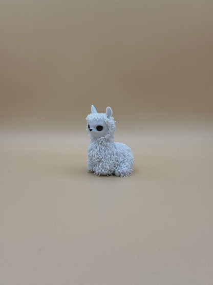 Kleines niedliches Lama in Strickoptik  liebevolle Miniaturfigur als Geschenk, Deko oder für das Kinderzimmer