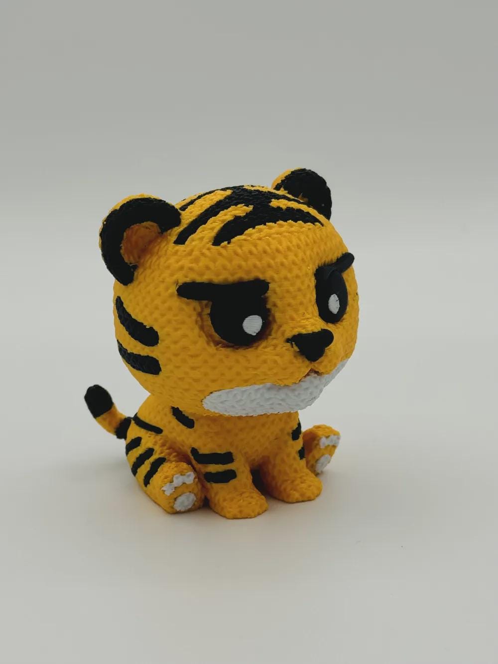 Kleiner Tiger in Strickoptik  starke Miniaturfigur als Deko, Geschenk oder Sammlerstück