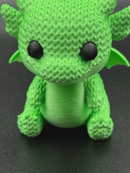 Kleiner Drache in Strickoptik  verspielte Miniaturfigur als Geschenk, Deko oder Sammlerobjekt