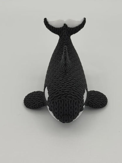 Kleiner Schwertwal in Strickoptik  elegante Miniaturfigur als Deko, Geschenk oder Sammlerstück