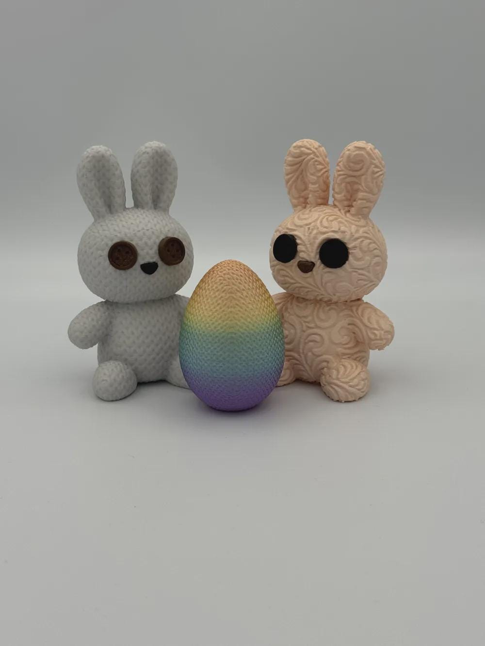 Kleiner Osterhase in Strukturoptik  liebevolle Dekofigur zu Ostern oder als Geschenk