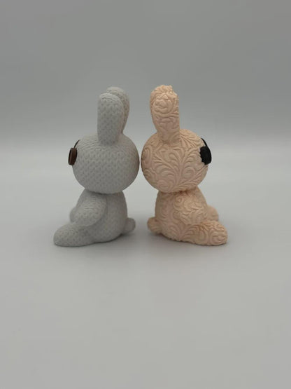 Kleiner Osterhase in Strukturoptik  liebevolle Dekofigur zu Ostern oder als Geschenk