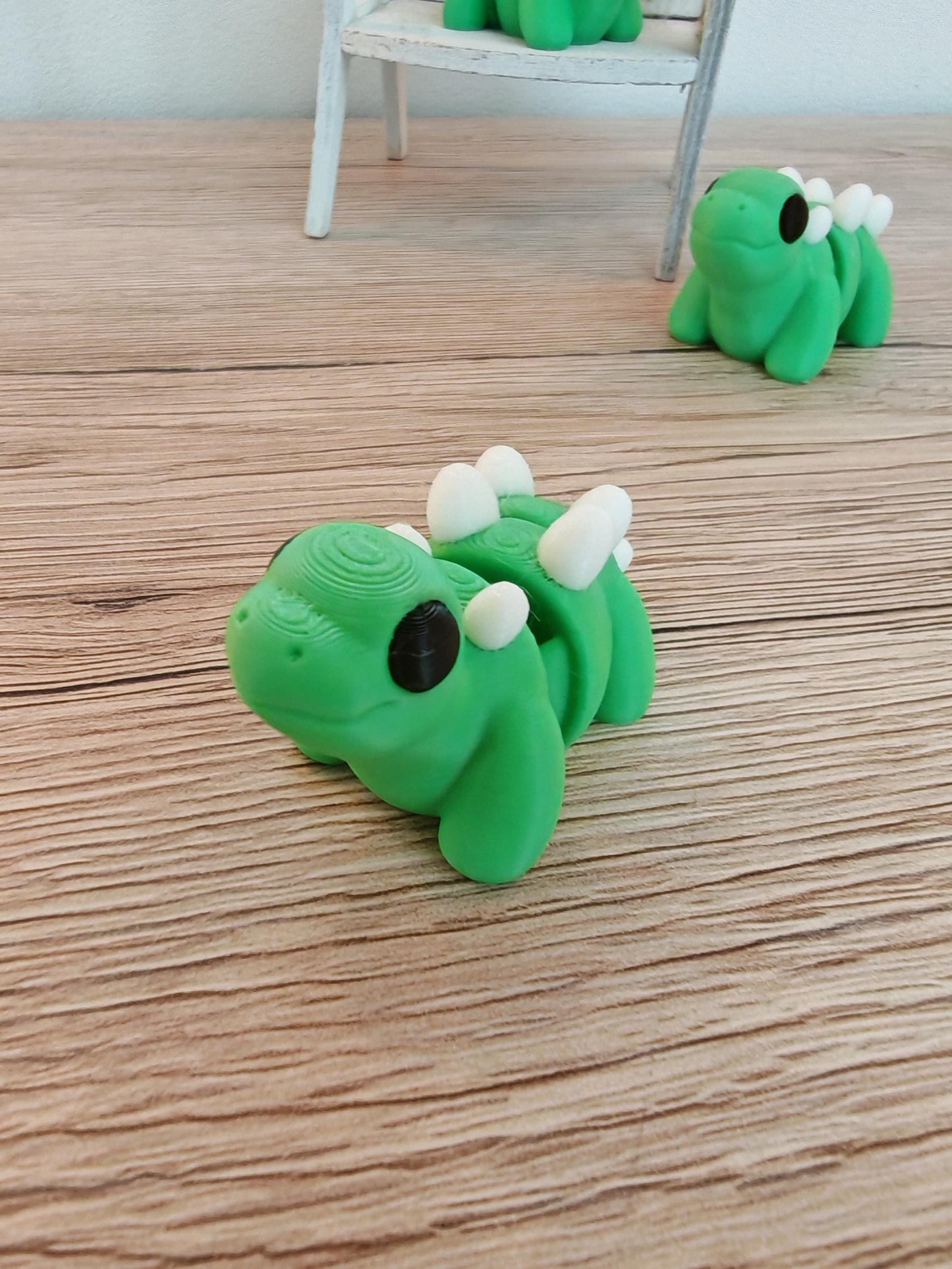 Snuggliez "Baby Stegosaurus"  Flexi-Figur | Beweglicher Mini-Dino | Fidget-Spielzeug & Geschenkidee | CozyLabs Design