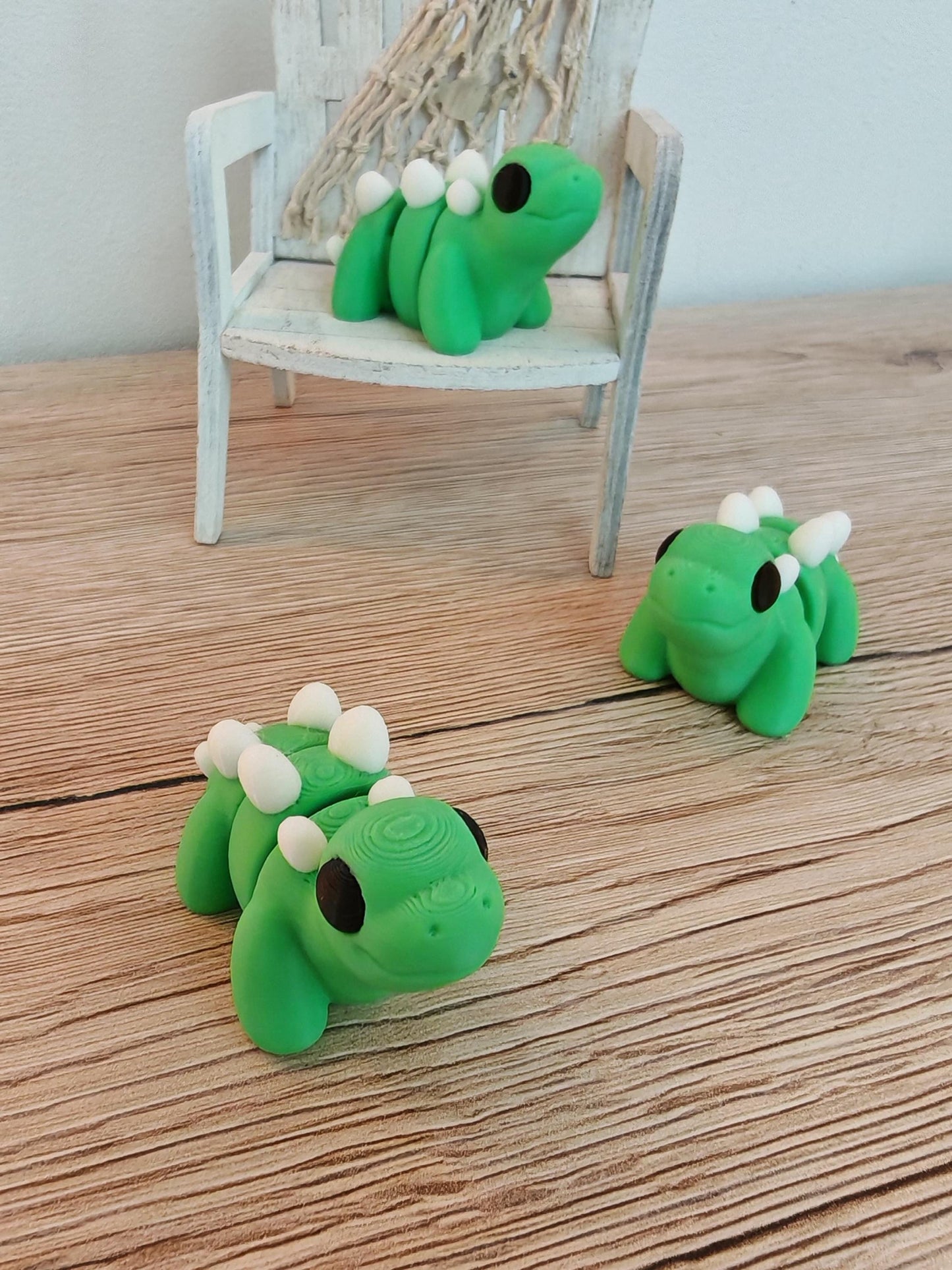 Snuggliez "Baby Stegosaurus"  Flexi-Figur | Beweglicher Mini-Dino | Fidget-Spielzeug & Geschenkidee | CozyLabs Design