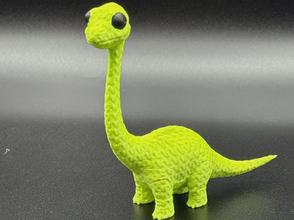 Langer Hals, große Augen  niedlicher Dino in Strickoptik mit Wunschfarbe oder Überraschung