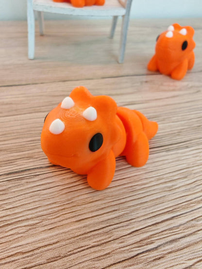 Snuggliez "Baby Triceratops"  Flexi-Figur (3D-gedruckt) | Beweglicher Mini-Dino | Fidget-Tier zum Sammeln | CozyLabs Design