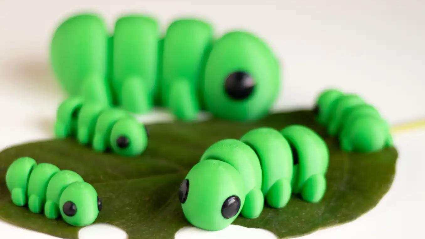 Snuggliez "Baby Raupe"  Bewegliche Flexi-Figur (3D-gedruckt) | Mini-Raupe zum Spielen, Sammeln & Verschenken | CozyLabs Design