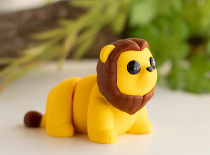 Snuggliez "Baby Löwe"  Bewegliche Flexi-Figur | Mini-Löwe zum Spielen, Sammeln & Verschenken | CozyLabs Design