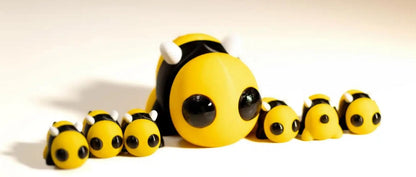 Snuggliez Baby Biene“  Flexi-Figur | Bewegliches Mini-Tier zum Spielen & Sammeln | CozyLabs Design