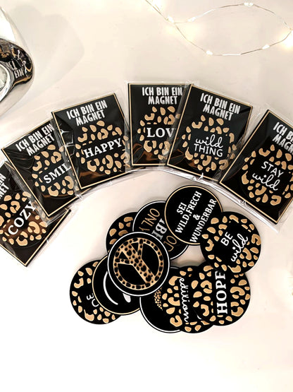 Leo Magnet auf Dekoplatte – stilvoller Magnet mit Statement